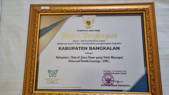 Pemkab Raih Penghargaan dari Gubernur Jatim atas Capaian UHC