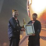 Berkat Aplikasi Sidaya Sehati dan Tim SLRT, Dinsos Bangkalan Raih Kategori OPD Terbaik di Madura Awards