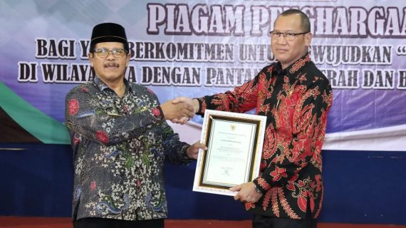 Komitmen Wujudkan Herd Immunity, Dinkes Terima Penghargaan dari Kemenkes