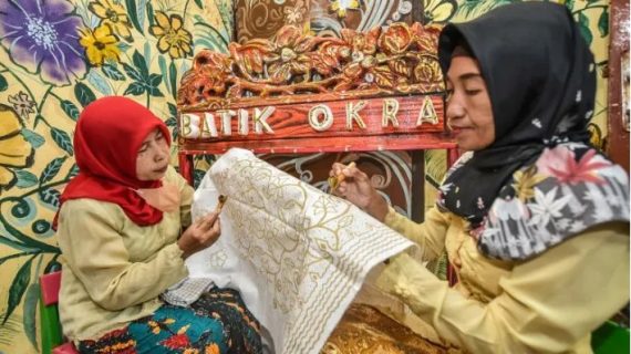 Pengrajin batik Kampung Batik Okra didampingi Pemkot Surabaya pasarkan produk