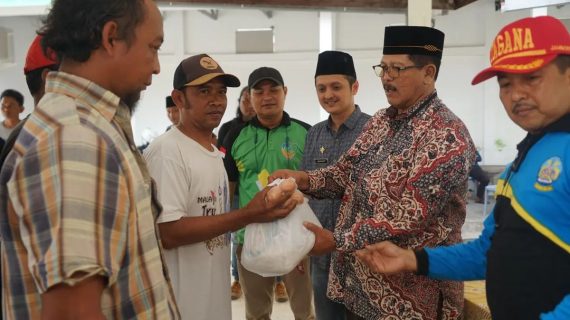 Tak Bisa Melaut, Nelayan Dapat Bantuan dari Pemkab