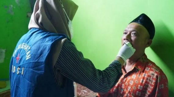 Pelayanan medis diberikan Djarum untuk masyarakat di PPDU Jombang