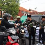 Aksi Menebar Kebaikan, PW AMK JATIM Bagikan Takjil Gratis di Alun-alun kota Mojokerto